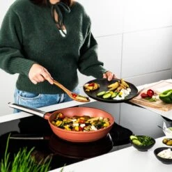 Westinghouse Pannenset Performance (Koekenpan ø 24 En 28 Cm + Steelpan ø 18 Cm) - Rood - Inductie En Alle Andere Warmtebronnen 9 Westinghouse Pannenset Performance (Koekenpan ø 24 En 28 Cm + Steelpan ø 18 Cm) - Rood - Inductie En Alle Andere Warmtebronnen -Westinghouse 1200x1200 59