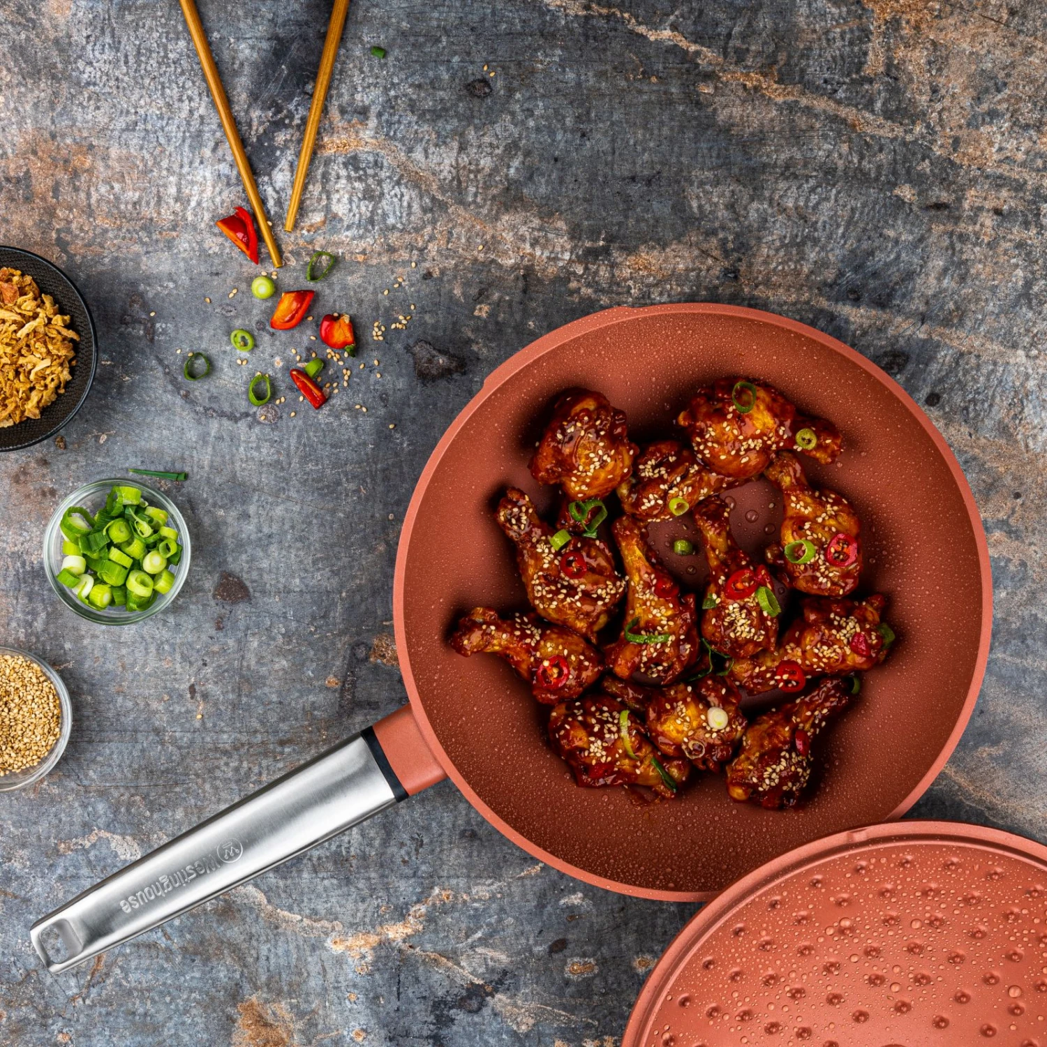 Westinghouse Wokpan Performance - Rebel Red - ø 28 Cm - Standaard Anti-aanbaklaag 14 Westinghouse Wokpan Performance - Rebel Red - ø 28 Cm - Standaard Anti-aanbaklaag - Afbeelding 14