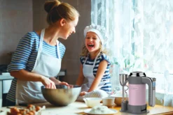 Westinghouse -Westinghouse WKHM250PK Hand Mixer Lifestyle scaled