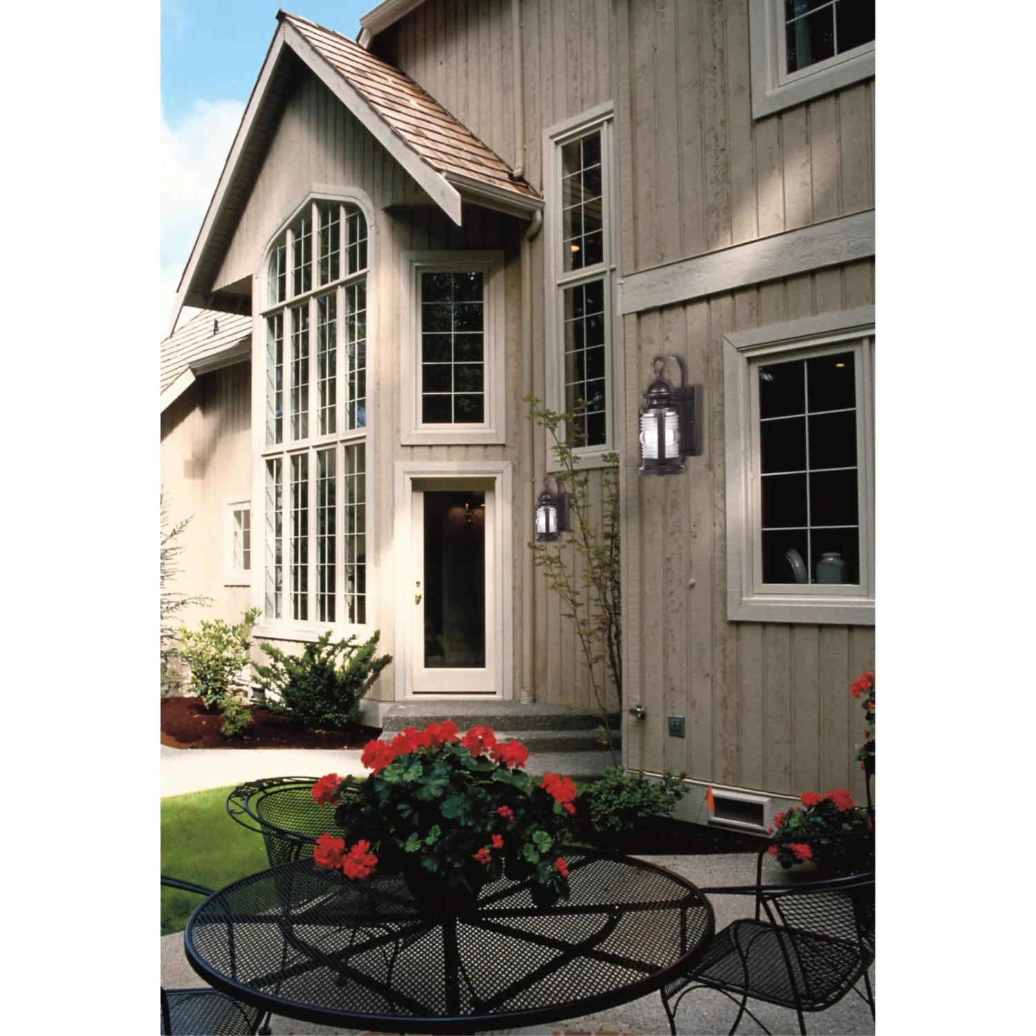 Westinghouse Weatherby One-Light Exterior Wall Lantern, Weathered Bronze Finish On Steel With Clear Glass 2 Westinghouse Weatherby One-Light Exterior Wall Lantern, Weathered Bronze Finish On Steel With Clear Glass - Afbeelding 2